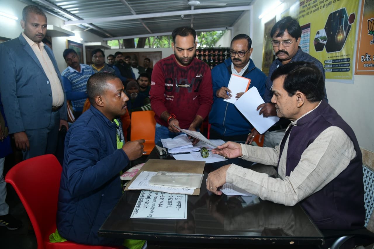 “उल्टा चोर कोतवाल को डांटे” ….डायरेक्ट कटिया डालकर चोरी करने वाले बिजली चोर श्याम बाबू गुप्ता ने किया ऊर्जा मंत्री के साथ भद्दा मजाक